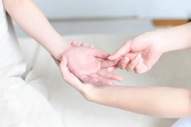ゆびケア。変形している指でもサポート