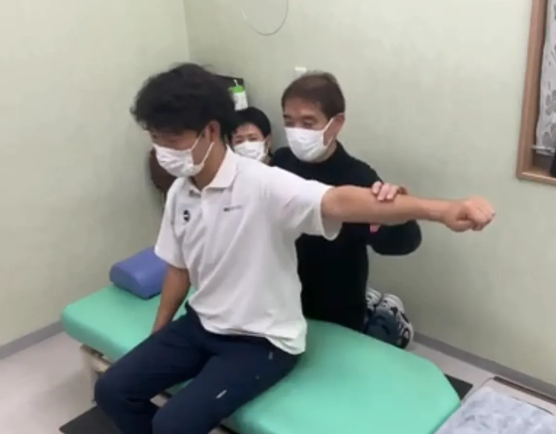 冬の勉強会で学ぶ骨格バランスと安心の施術の風景