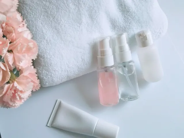 お肌の保湿するための化粧水、保湿クリーム、乳液などのイメージ画像